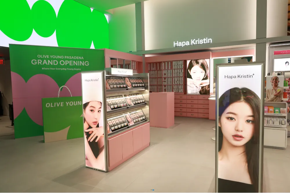 20260529 Hapa Kristin OliveYoung Pasadena Colored Contacts